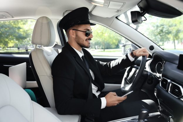 Driver vs Chauffeur: What you should know to travel safely